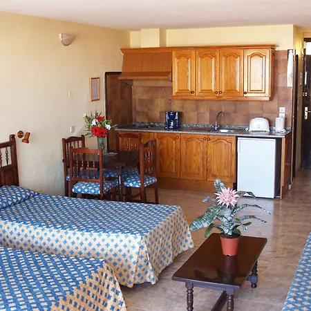 Paradero ホテル 2*