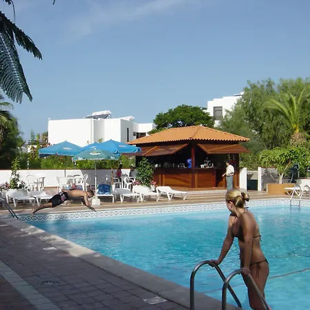 Paradero ホテル 2*